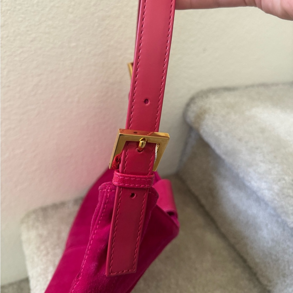 Fendi mamma baguette shoulder hobo bag in pink suede with glittery FF buckle - Picture 5 of 16